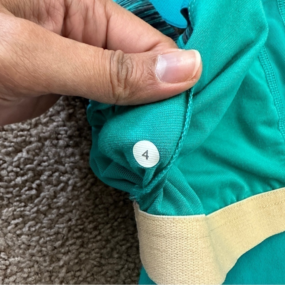 Lululemon Athletica Women's Teal Zeal Heart Shape Neckline Tank Top sz 4 - Picture 10 of 11